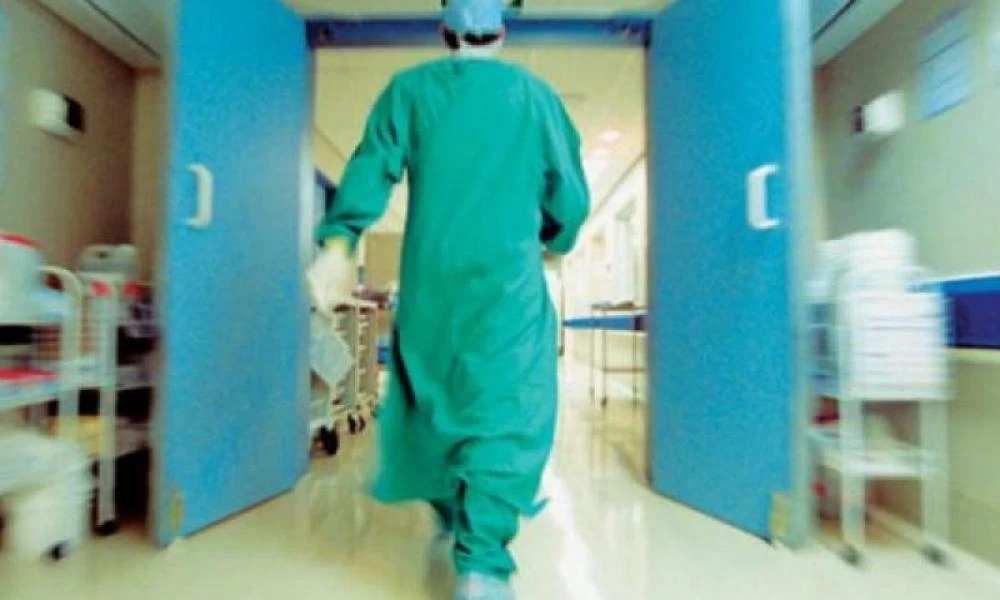 Σε καραντίνα δώδεκα υγειονομικοί του νοσοκομείου Θήβας